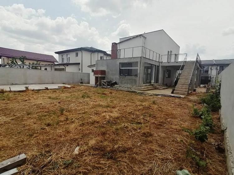 Casă individuală cu 3 camere cu Teren 561 Mp în Central