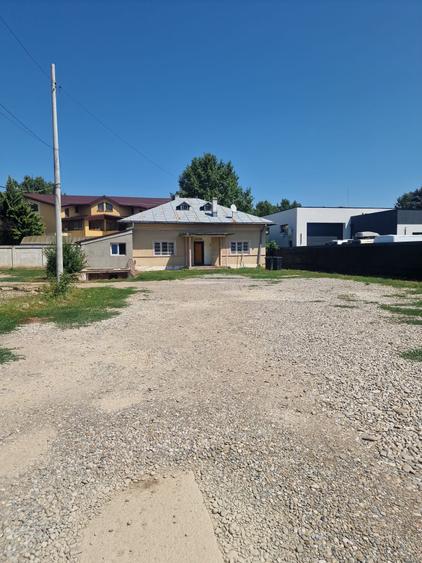 Casă individuală cu 9 camere cu Garaj în Otopeni