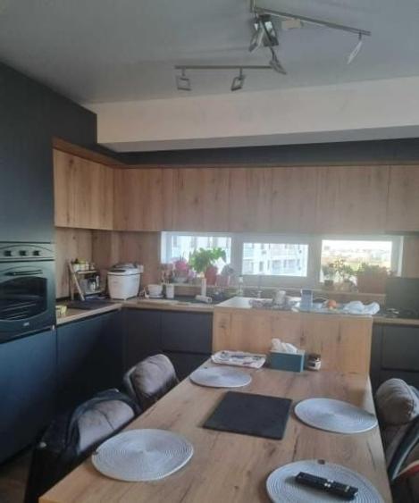Apartament cu 4 camere decomandat, mobilat în Viilor
