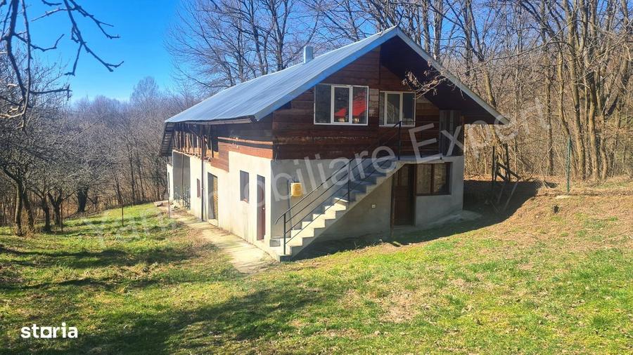 Casă cu 3 camere în Cerbu