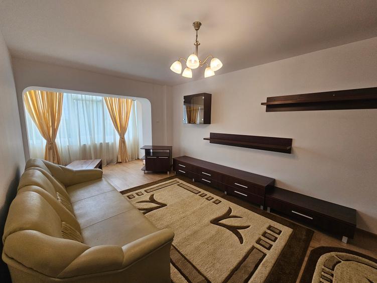 Apartament cu 3 camere decomandat în Gară