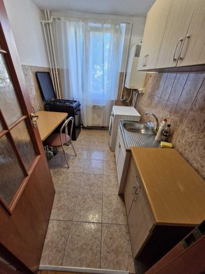 Apartament cu 2 camere decomandat în Cornișa