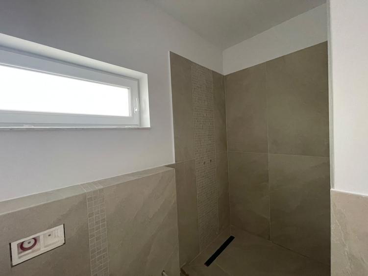 Duplex cu 5 camere cu Canalizare în Ghiroda