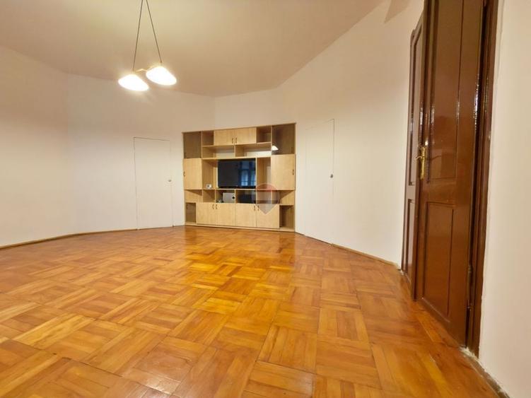 Casă individuală cu 5 camere cu Teren 760 Mp în Drăgășani
