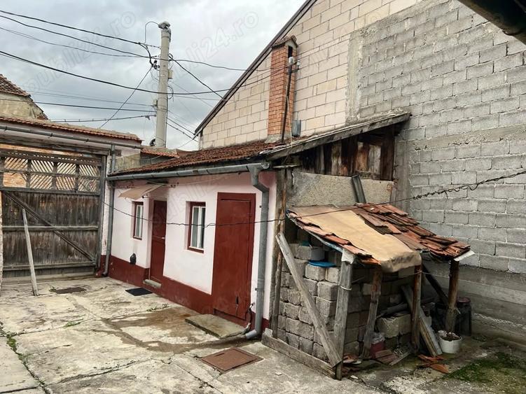 Casă cu 4 camere în Central