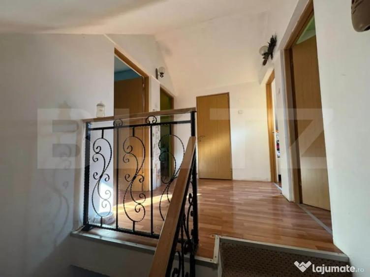 Casă cu 7 camere cu Teren 583 Mp în Păulești