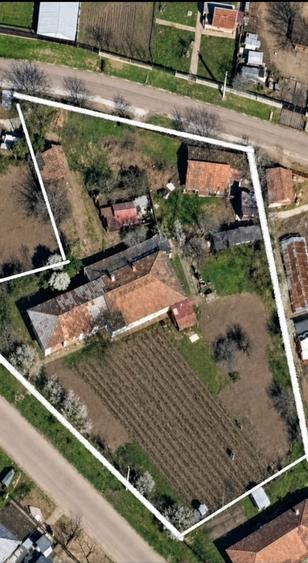 Casă cu 5 camere cu Teren 1000 Mp în Central