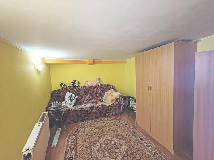 Apartament cu 3 camere semidecomandat în Tractorul