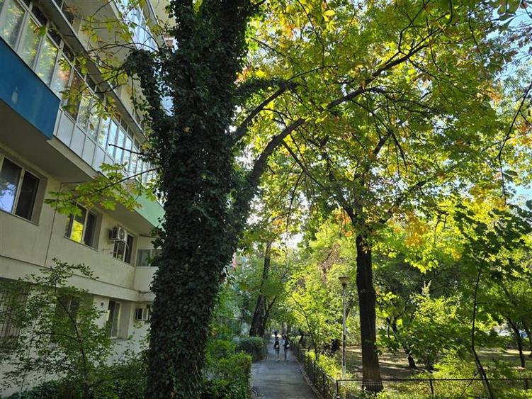 Apartament cu 2 camere semidecomandat în 1 Mai
