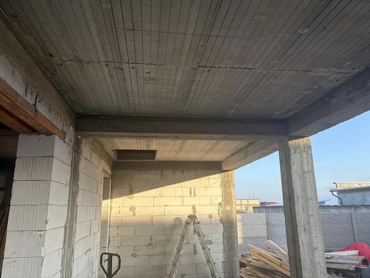 Casă individuală cu 4 camere cu Canalizare în Cârcea
