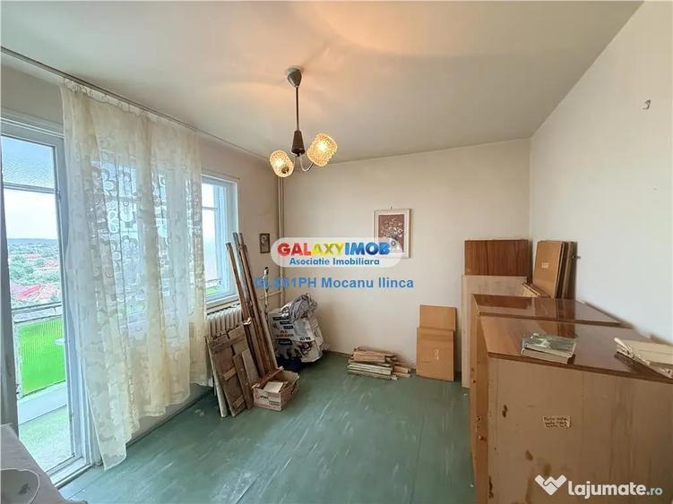 Apartament cu 3 camere semidecomandat în Cina
