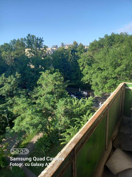 Apartament cu 3 camere semidecomandat în Cina