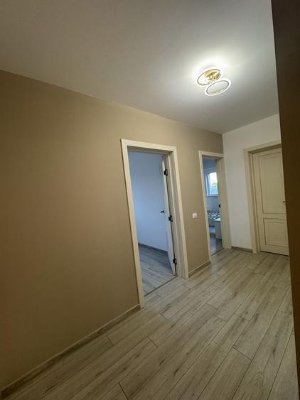 Apartament cu 3 camere semidecomandat în Cug