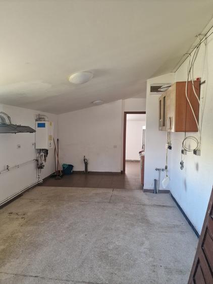Casă individuală cu 9 camere cu Garaj în Otopeni