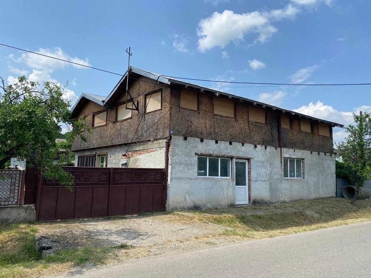 Casă cu 3 camere în Popeni