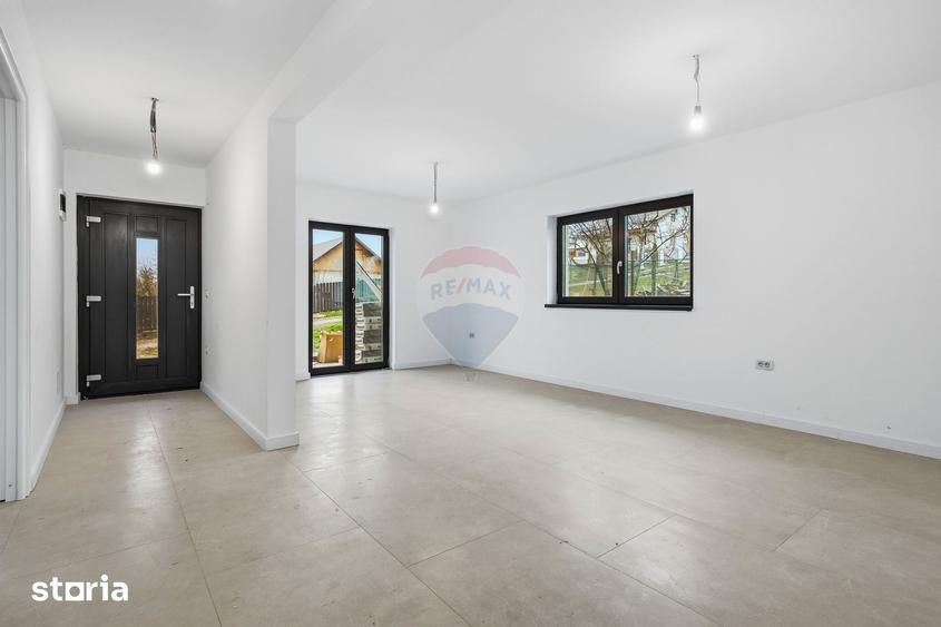 Casă cu 3 camere cu Teren 400 Mp în Tomești