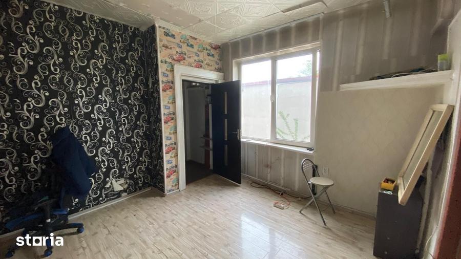 Apartament cu 3 camere semidecomandat în Centrul Civic