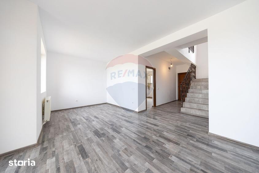 Casă cu 3 camere cu Teren 177 Mp în Sânpetru