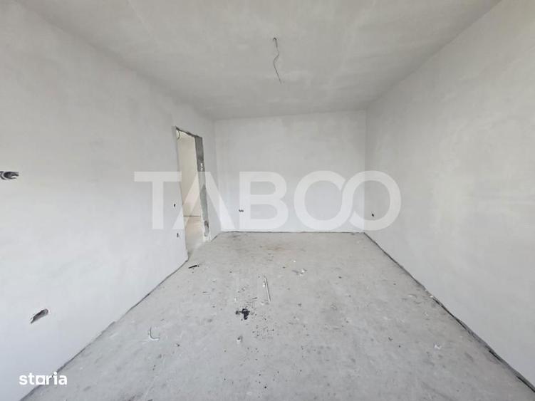 Apartament cu 3 camere decomandat în Valea Aurie