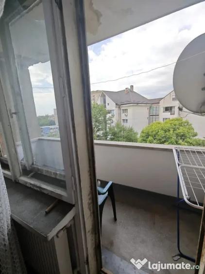 Apartament cu 4 camere decomandat în Săsar