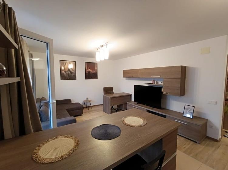 Apartament cu 2 camere decomandat în Tractorul