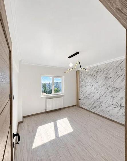 Apartament cu 4 camere decomandat în Apollo