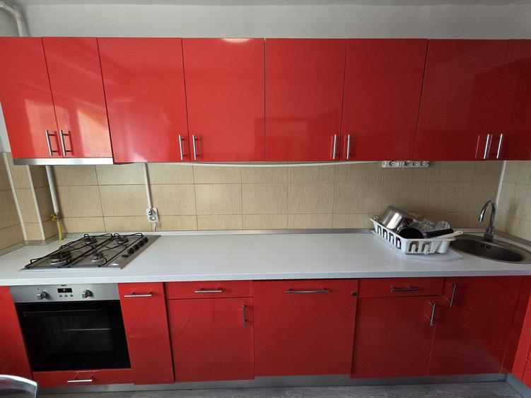 Apartament cu 3 camere decomandat în Exterior Vest