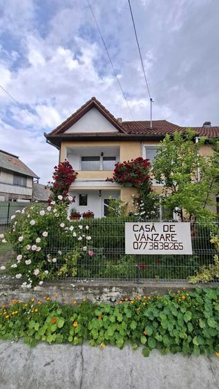 Casă cu 4 camere în Central