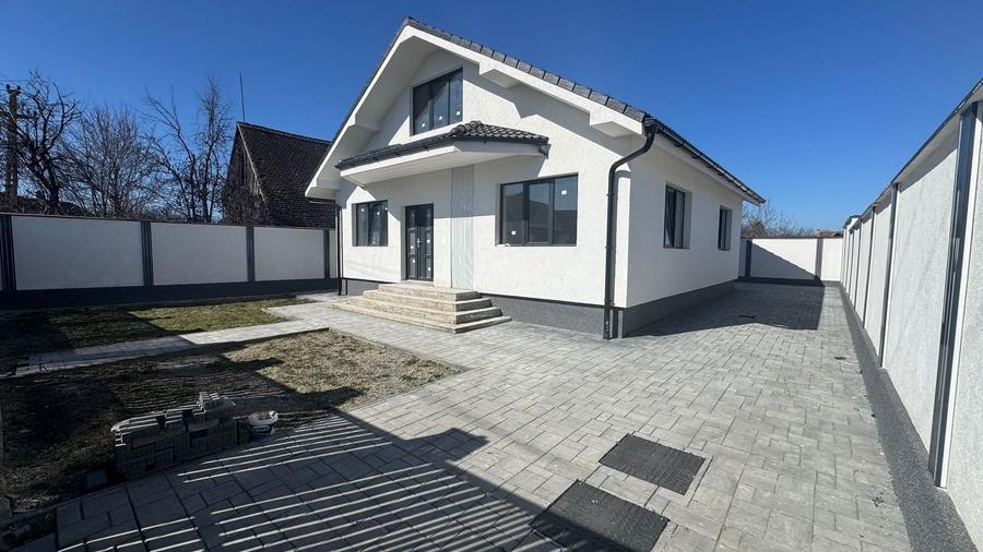Casă individuală cu 3 camere cu Canalizare în Cristian