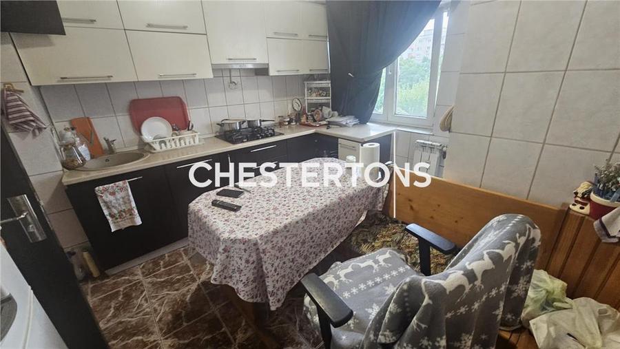 Apartament cu 3 camere decomandat, mobilat în Drumul Sării
