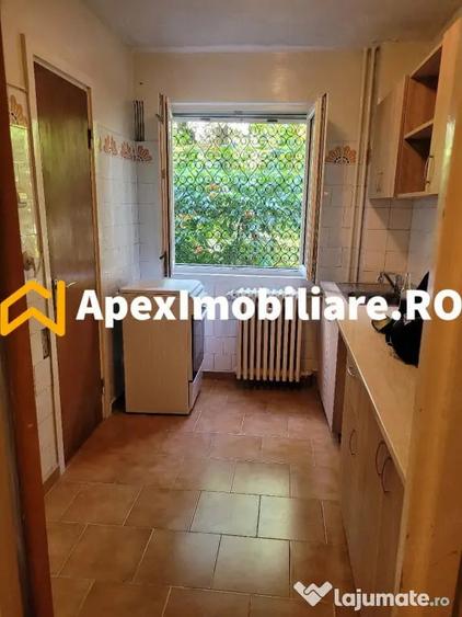 Apartament cu 3 camere semidecomandat în Militari