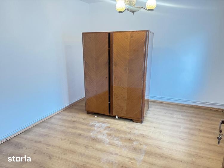 Casă cu 6 camere cu Teren 3500 Mp în Ulmi