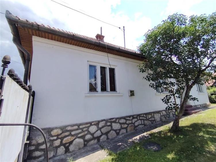 Duplex cu 2 camere cu Canalizare în Est