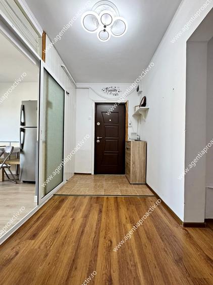 Apartament cu 3 camere decomandat în Micro 20