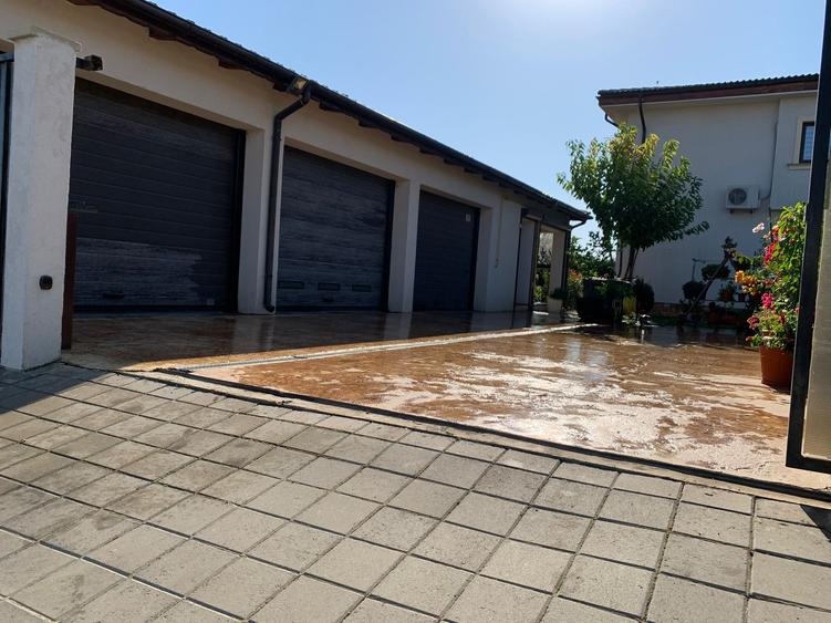 Duplex cu 4 camere cu Canalizare în Central