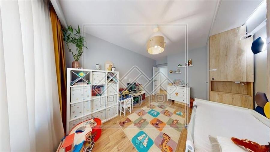Apartament cu 3 camere nedecomandat în Turnișor