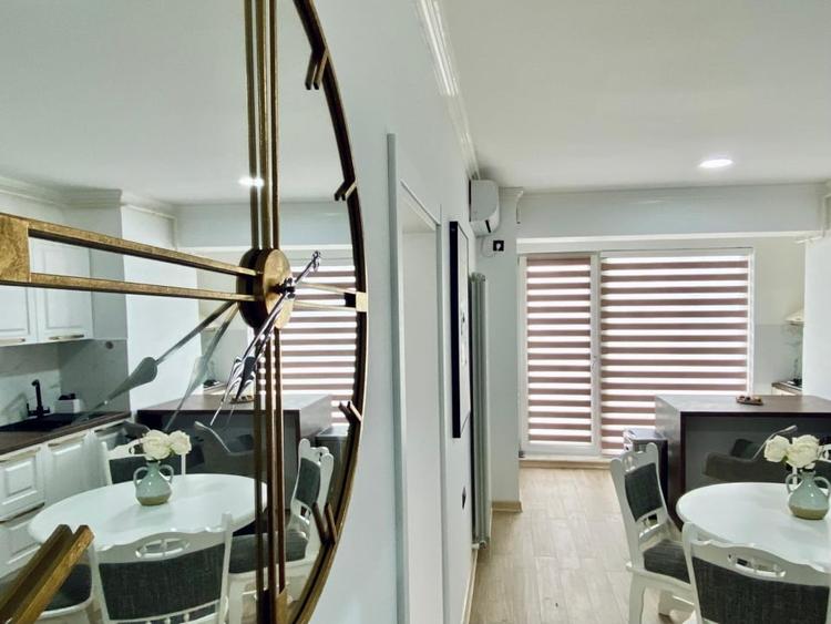 Apartament cu 2 camere semidecomandat, mobilat în Central