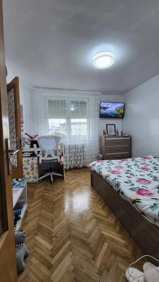 Apartament cu 2 camere decomandat în 1 Decembrie