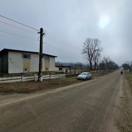 Spațiu comercial, de 900 mp, în Tănăsoaia