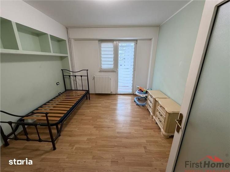 Apartament cu 4 camere decomandat în Est