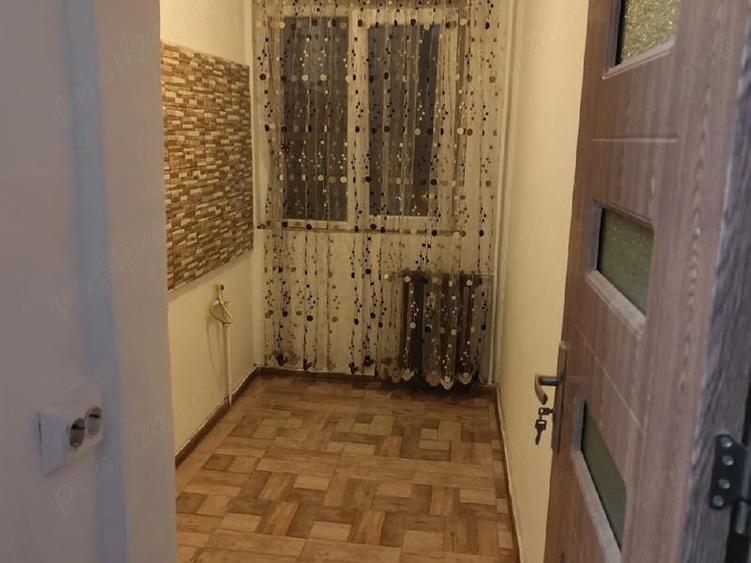 Apartament cu 2 camere semidecomandat în Craiovița Nouă