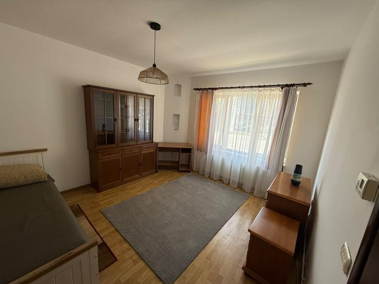 Apartament cu 2 camere decomandat, mobilat în Central