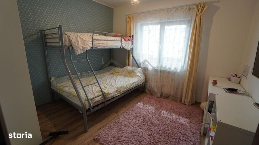 Casă cu 3 camere în Breazu