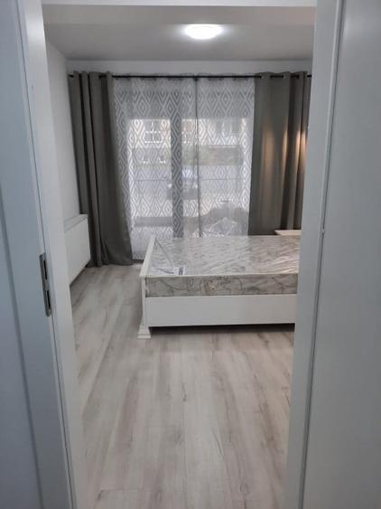 Apartament cu 2 camere decomandat, mobilat în Tractorul