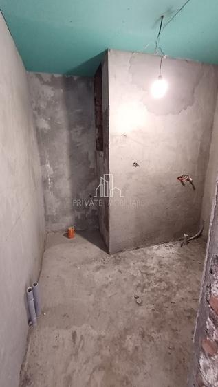 Casă individuală cu 8 camere cu Canalizare în Dâmbu Pietros