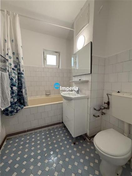 Apartament cu 3 camere decomandat în Gară