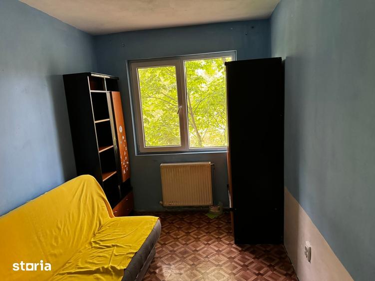 Apartament cu 3 camere în Podu Roș