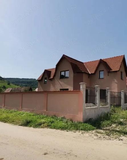 Casă cu 4 camere în Valchid