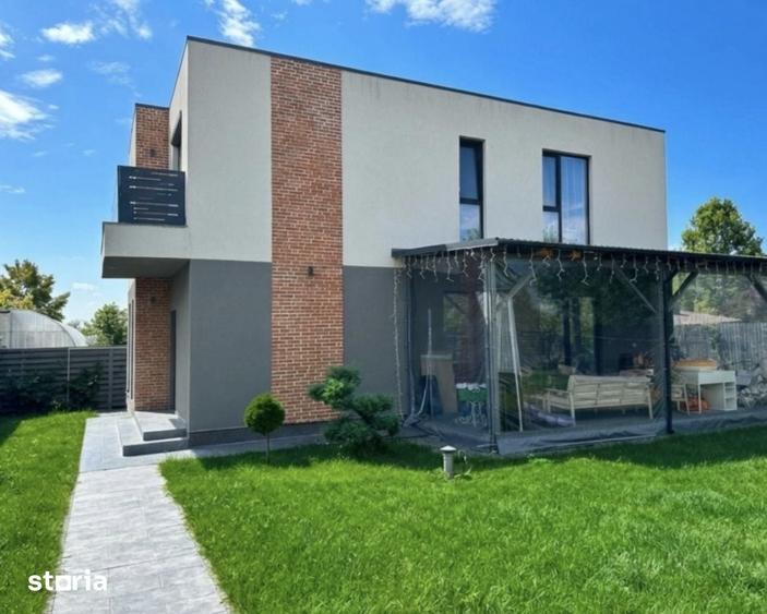 Casă cu 5 camere cu Teren 580 Mp în Balotești