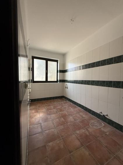 Casă cu 4 camere în Ștefănești